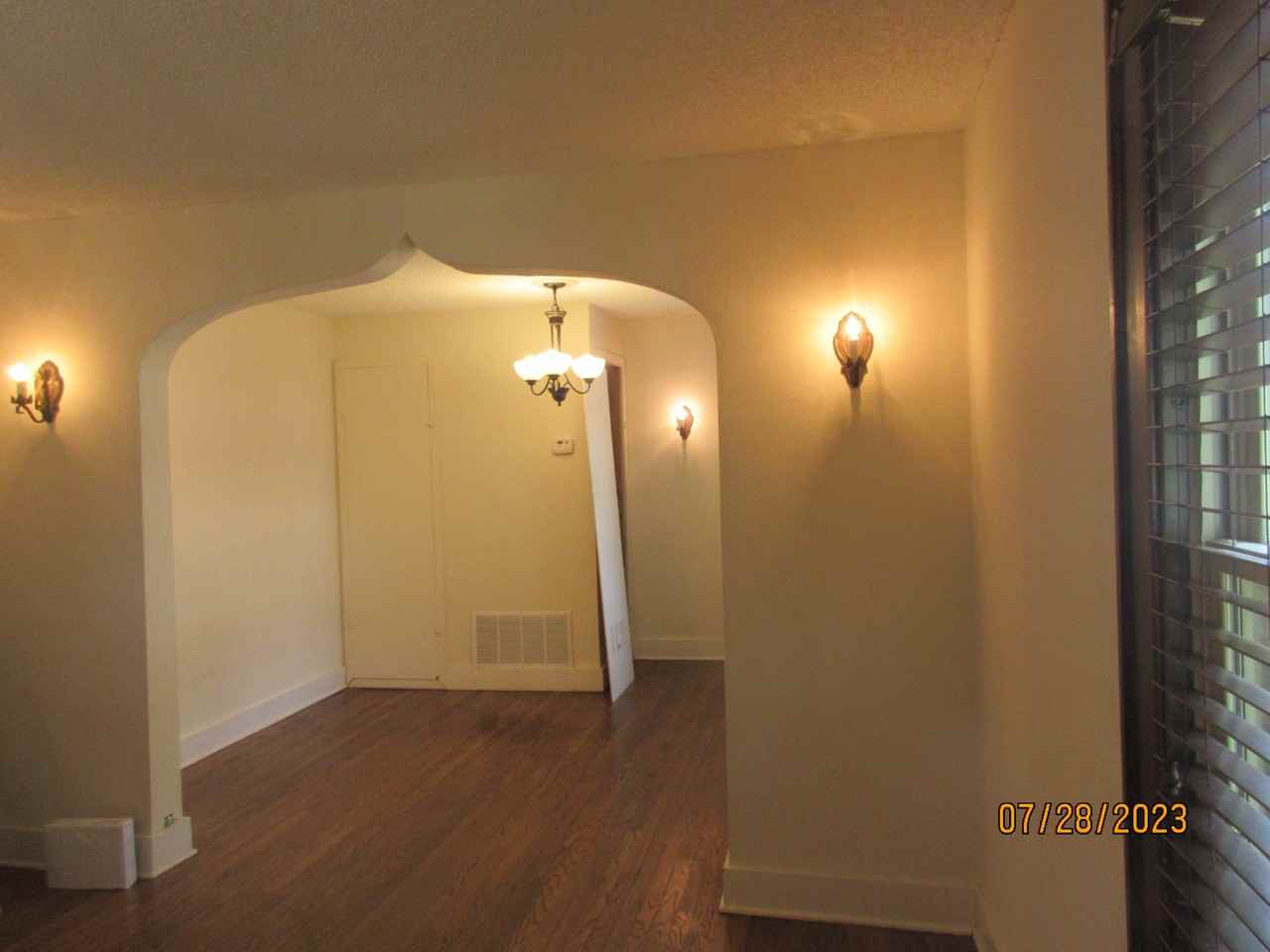 811 N Buffum St - Photo 2 of 3