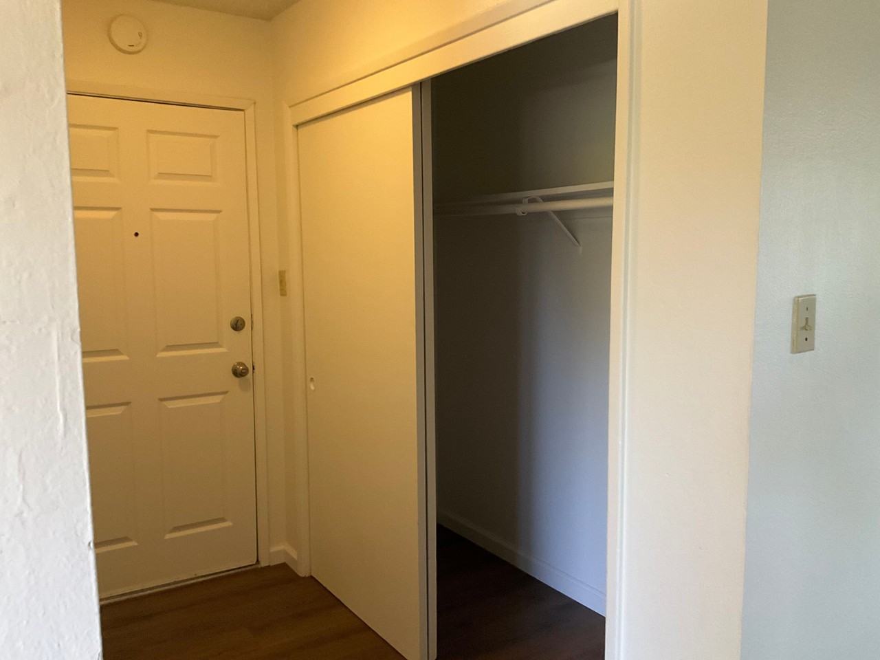 1338 W 12Th St - Photo 2 of 7