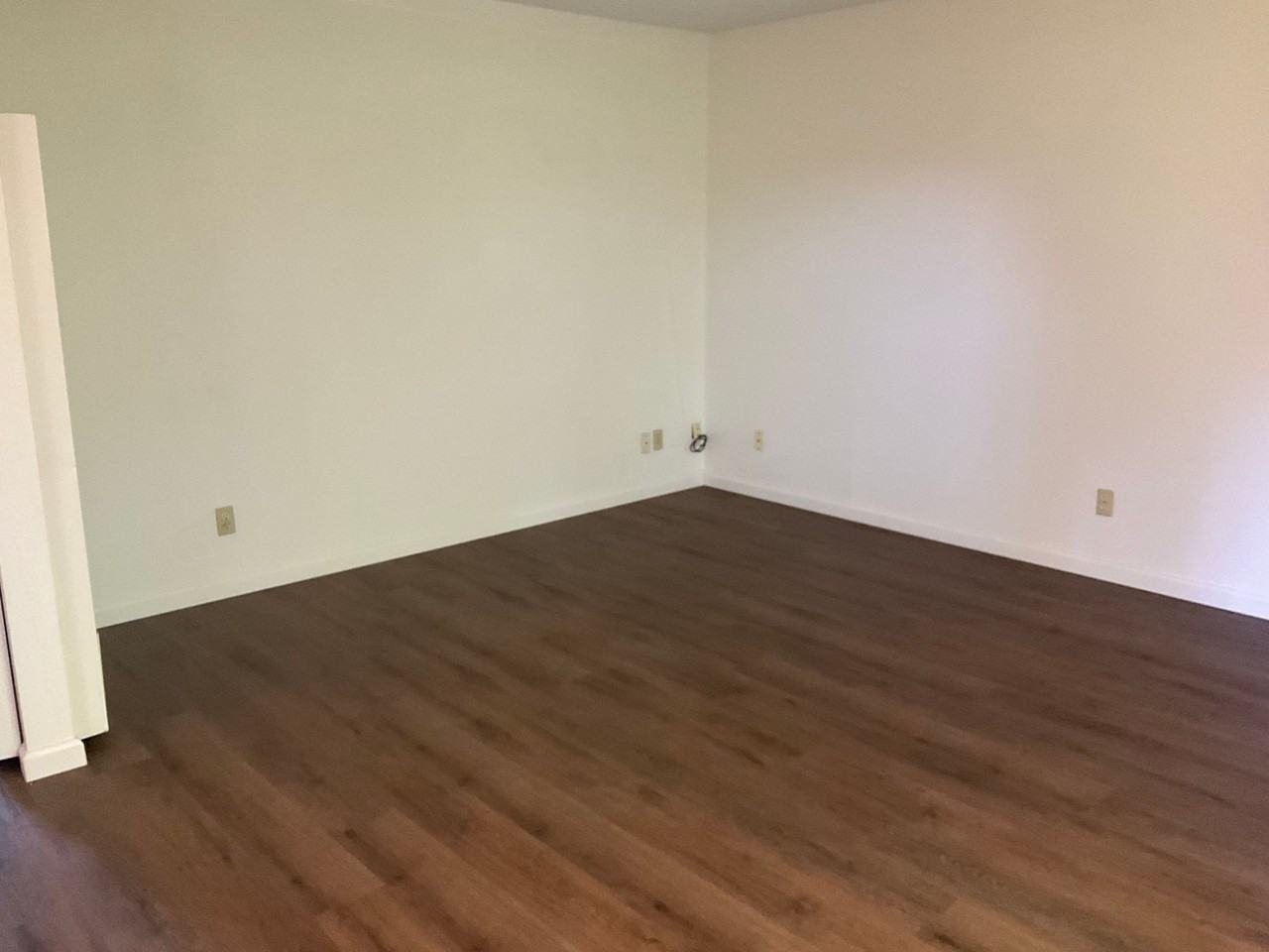 1338 W 12Th St - Photo 3 of 7