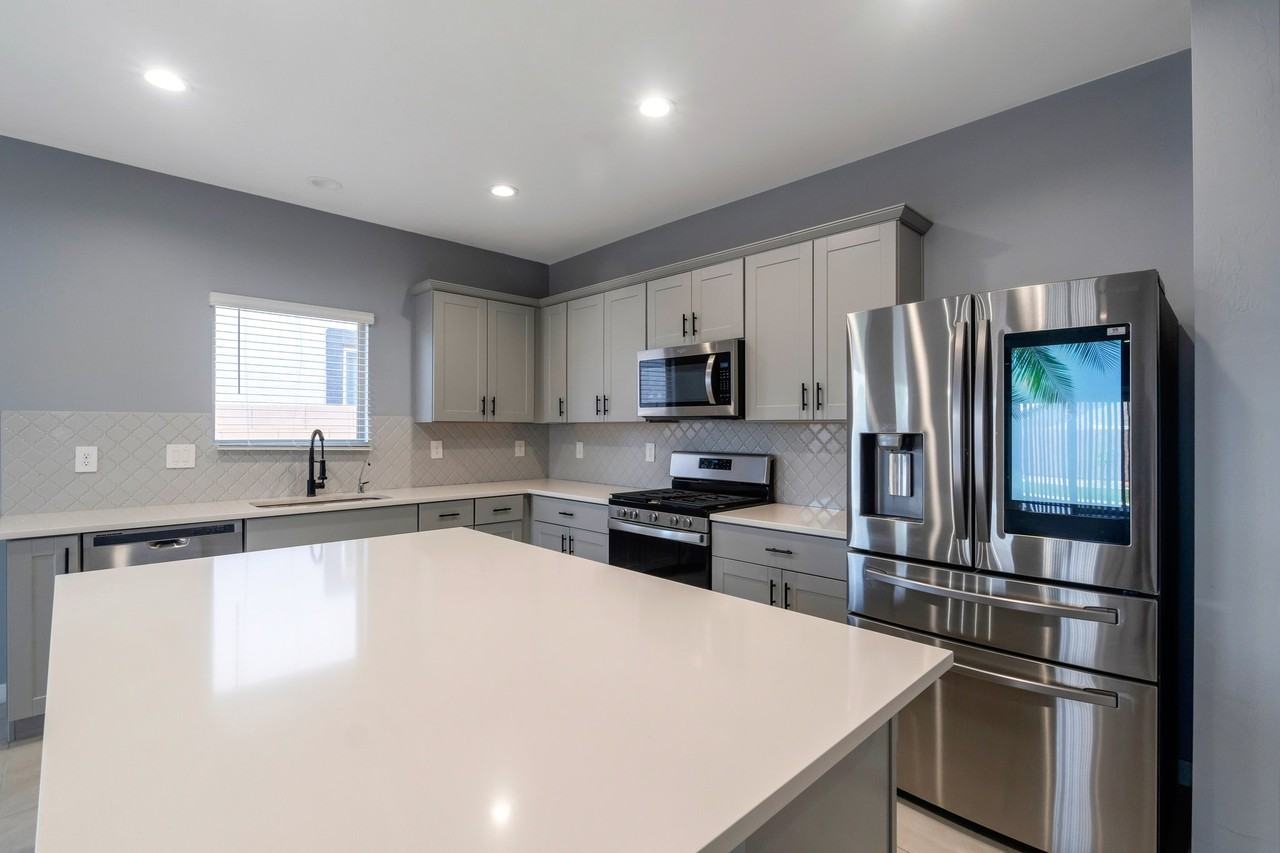 12440 W Gini Ln - Photo 2 of 25