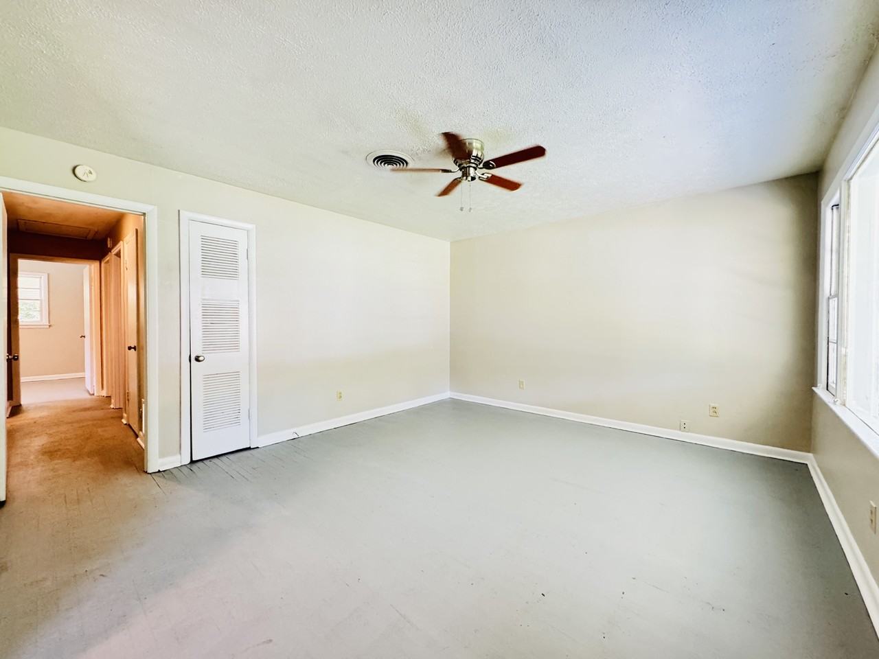 1048 Vera Dr - Photo 3 of 17