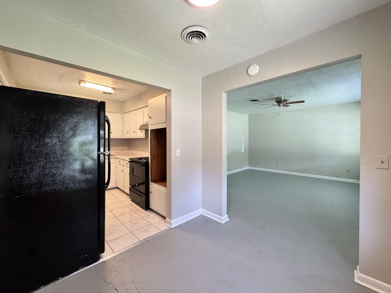 1048 Vera Dr - Photo 4 of 17
