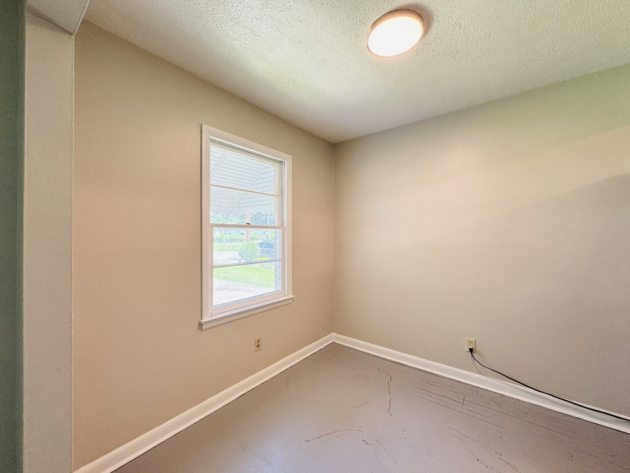 1048 Vera Dr - Photo 5 of 17