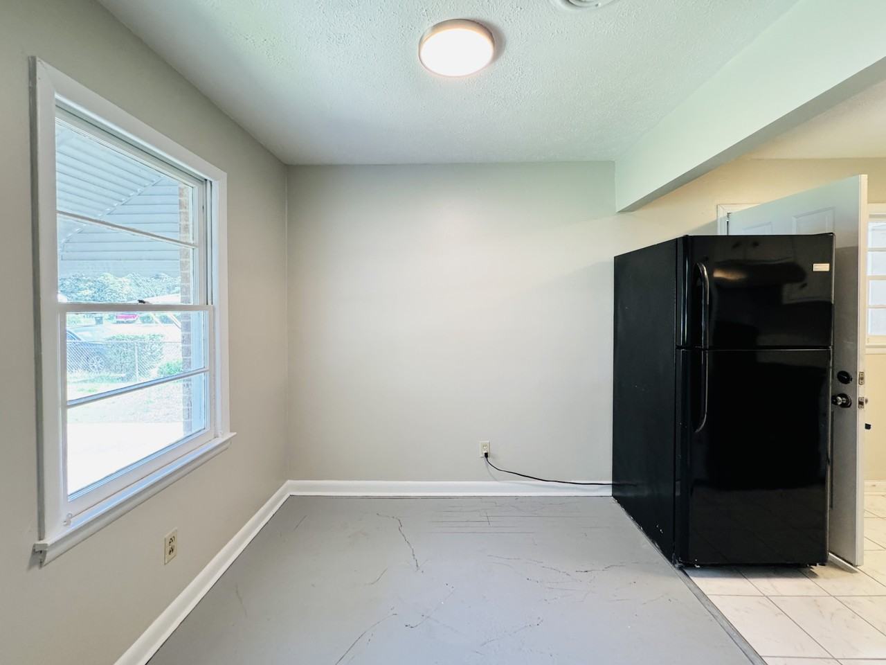 1048 Vera Dr - Photo 6 of 17