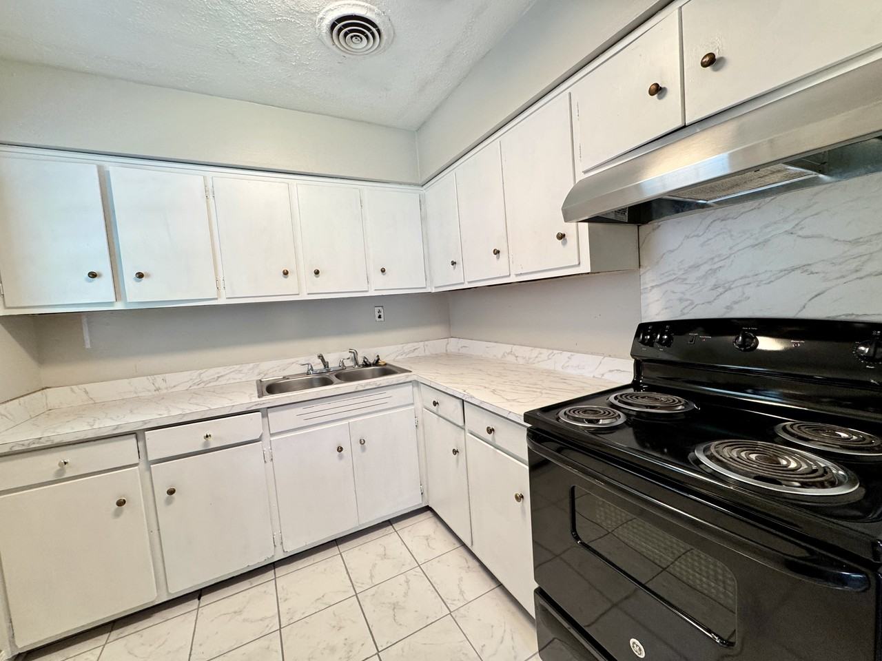 1048 Vera Dr - Photo 7 of 17