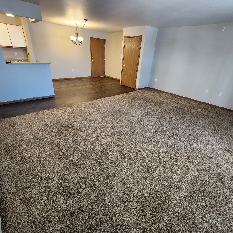 394 Pine Tree Dr - Photo 6 of 8