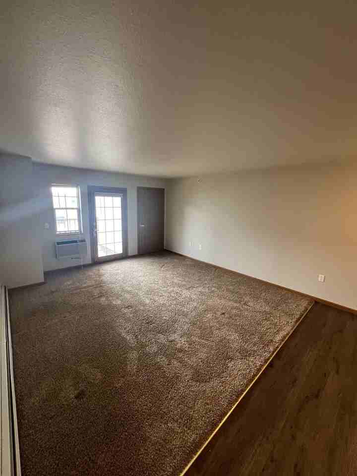 1016 Primrose Ln - Photo 7 of 11