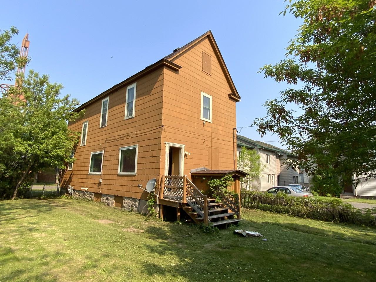 1410 John Ave - Photo 2 of 18
