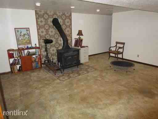 1306 Leawood St - Photo 3 of 13