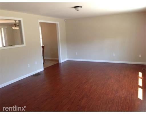 218 Hart St #B - Photo 3 of 4