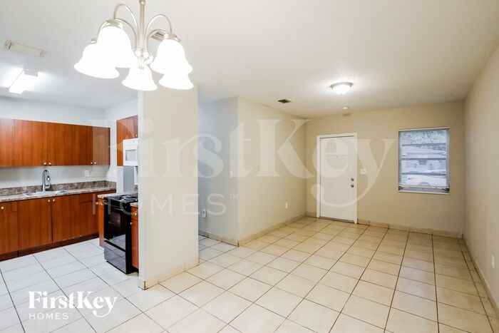 325 Nw 190th St - Photo 3 of 16