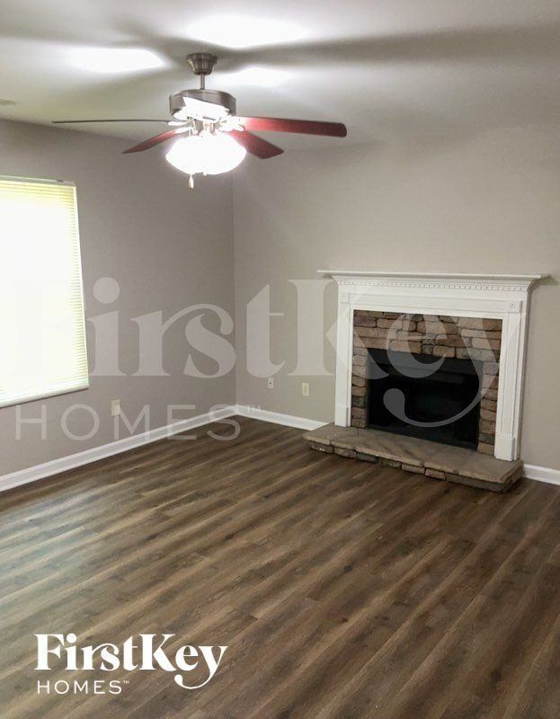 380 Pine Tree Dr - Photo 2 of 10