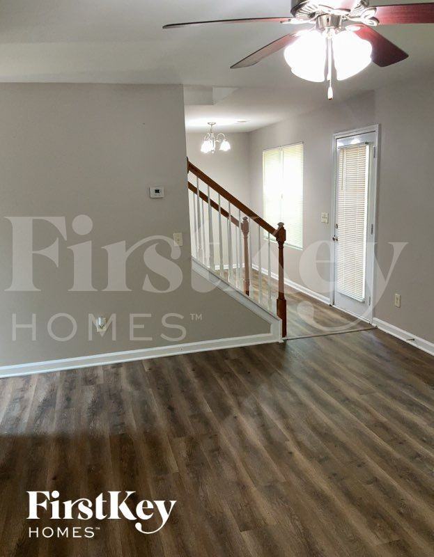 380 Pine Tree Dr - Photo 3 of 10