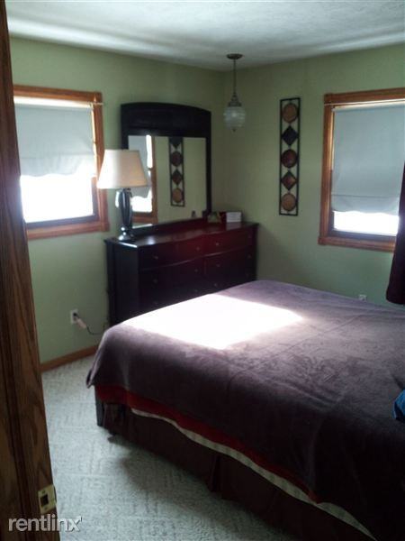 8472 Meadowbrook Dr - Photo 3 of 14