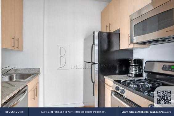 90 Washington St #20L - Photo 4 of 4