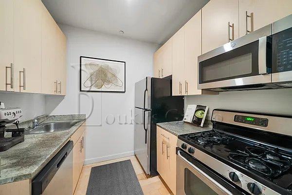 90 Washington St #4E - Photo 2 of 3