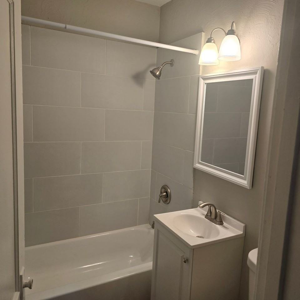 Lower East Side Milwaukee Studio and One bed Apartments - Photo 2 of 9