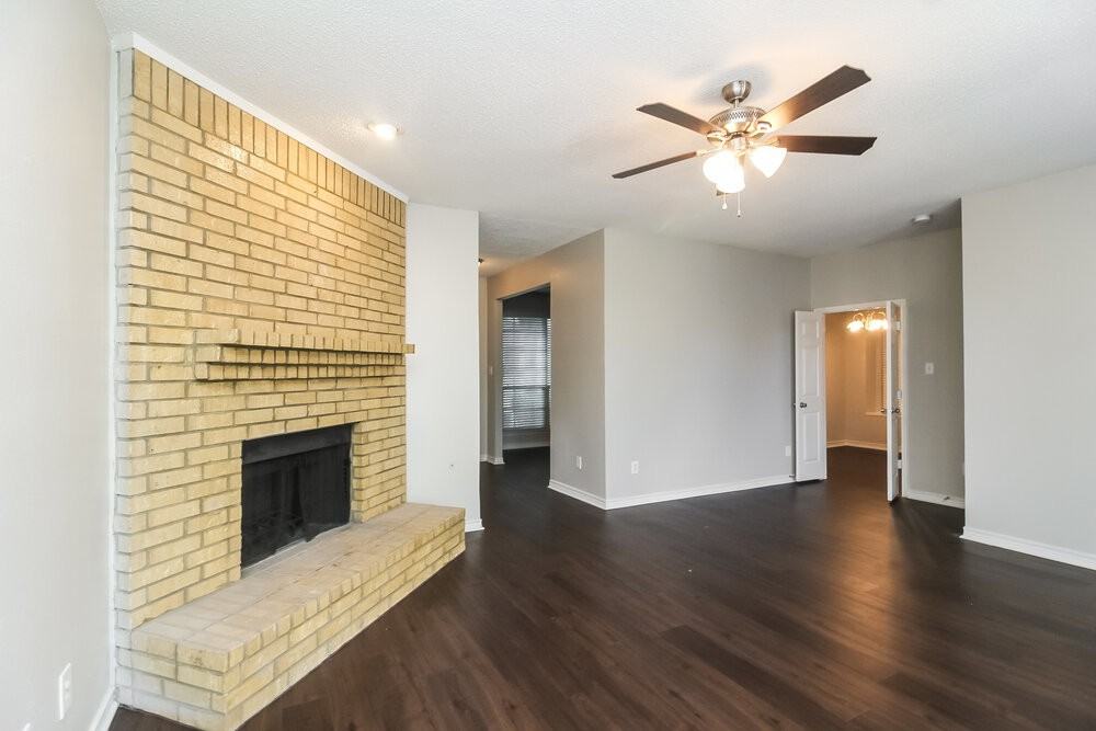 1528 Warwick Dr - Photo 2 of 15