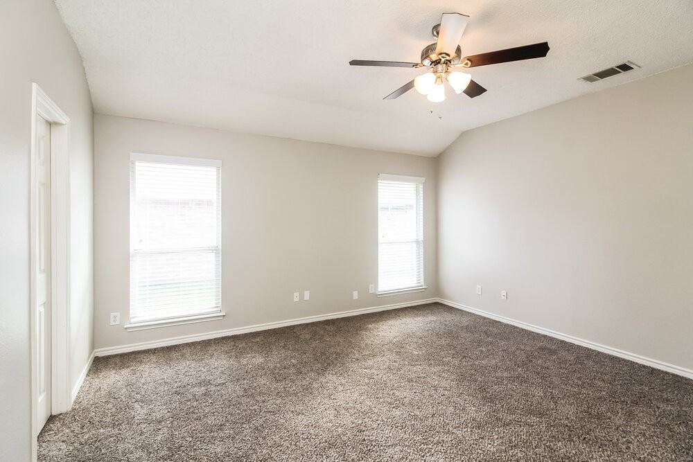 1528 Warwick Dr - Photo 6 of 15