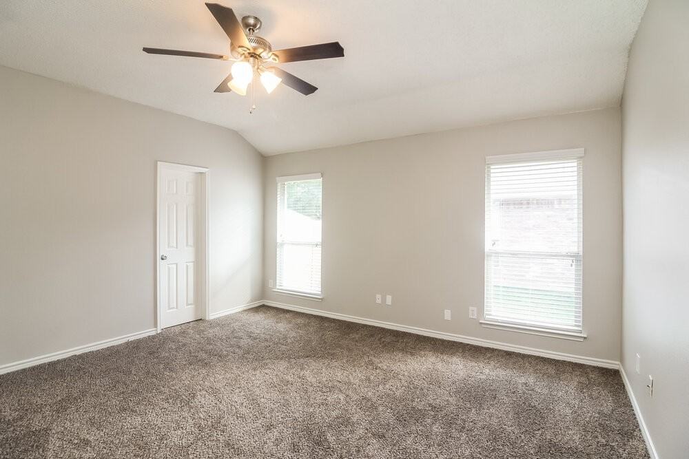 1528 Warwick Dr - Photo 7 of 15