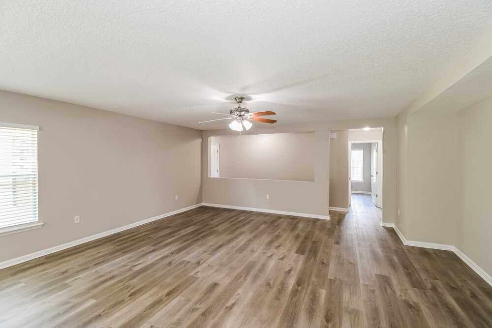 76309 Deerwood Dr - Photo 3 of 16