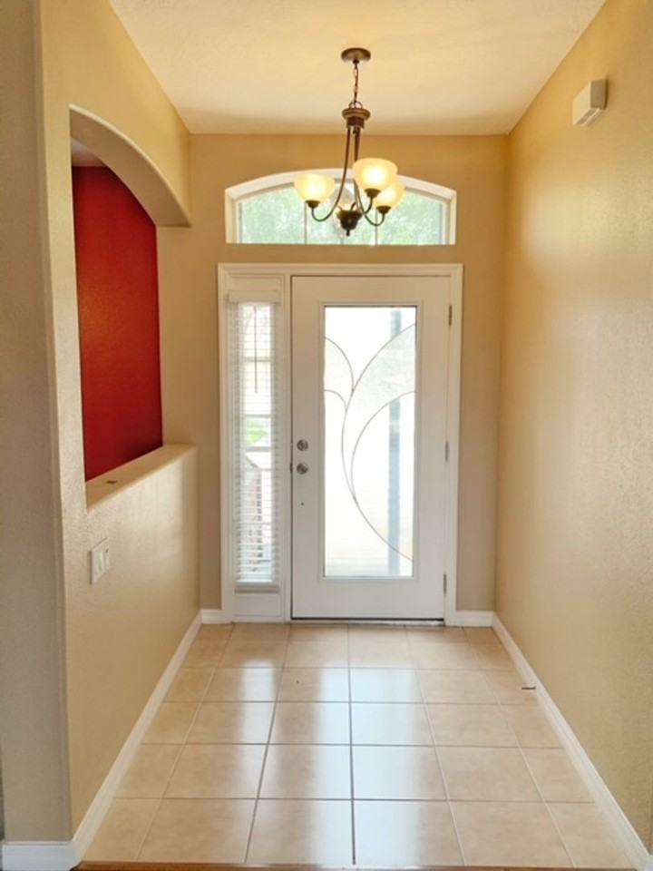 2630 Lookout Ln - Photo 3 of 37