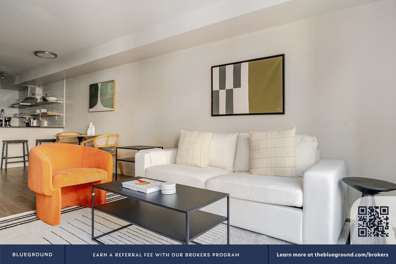 526 Yale Avenue North #878 - Photo 5 of 24