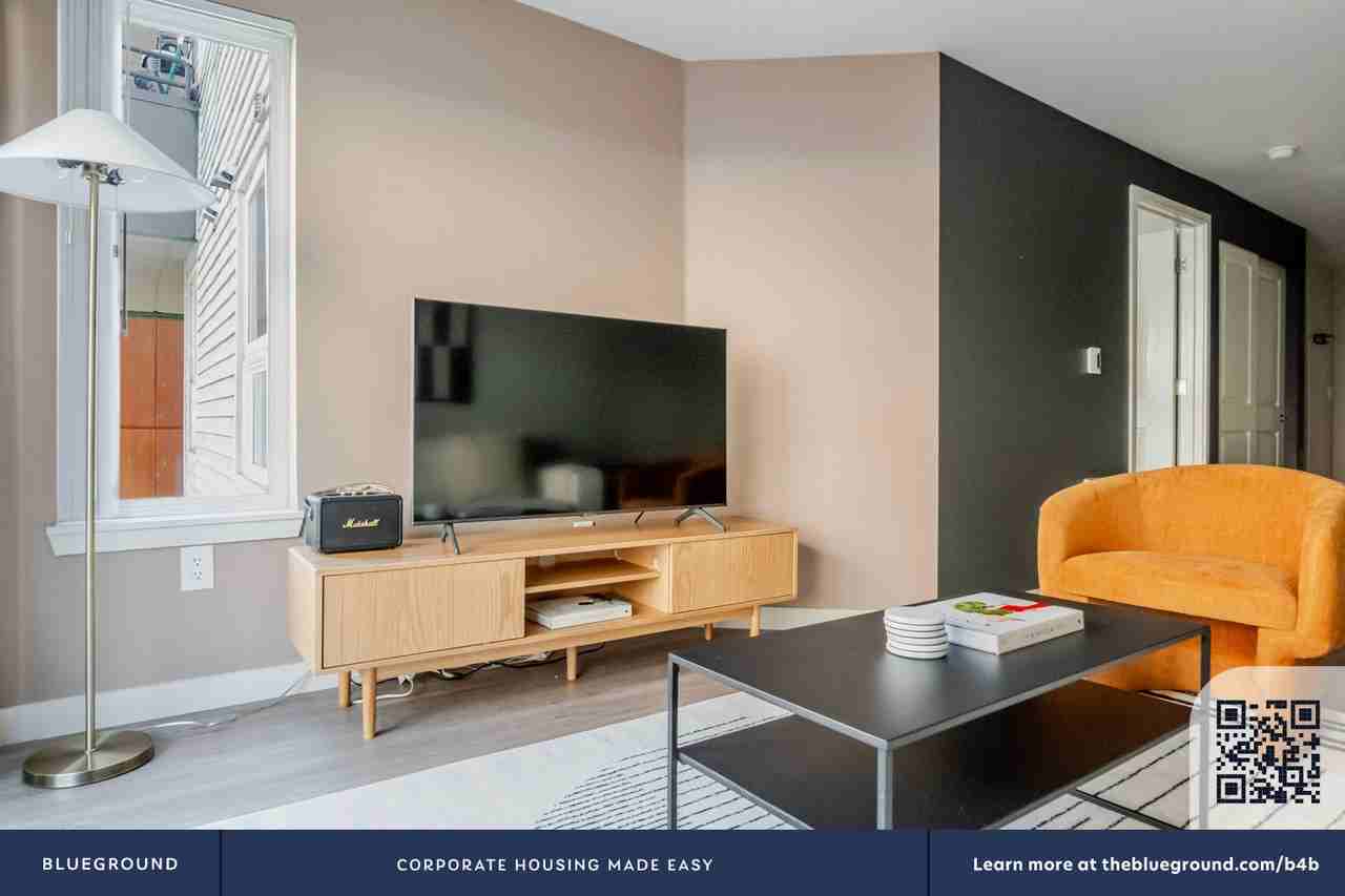 526 Yale Avenue North #878 - Photo 6 of 24