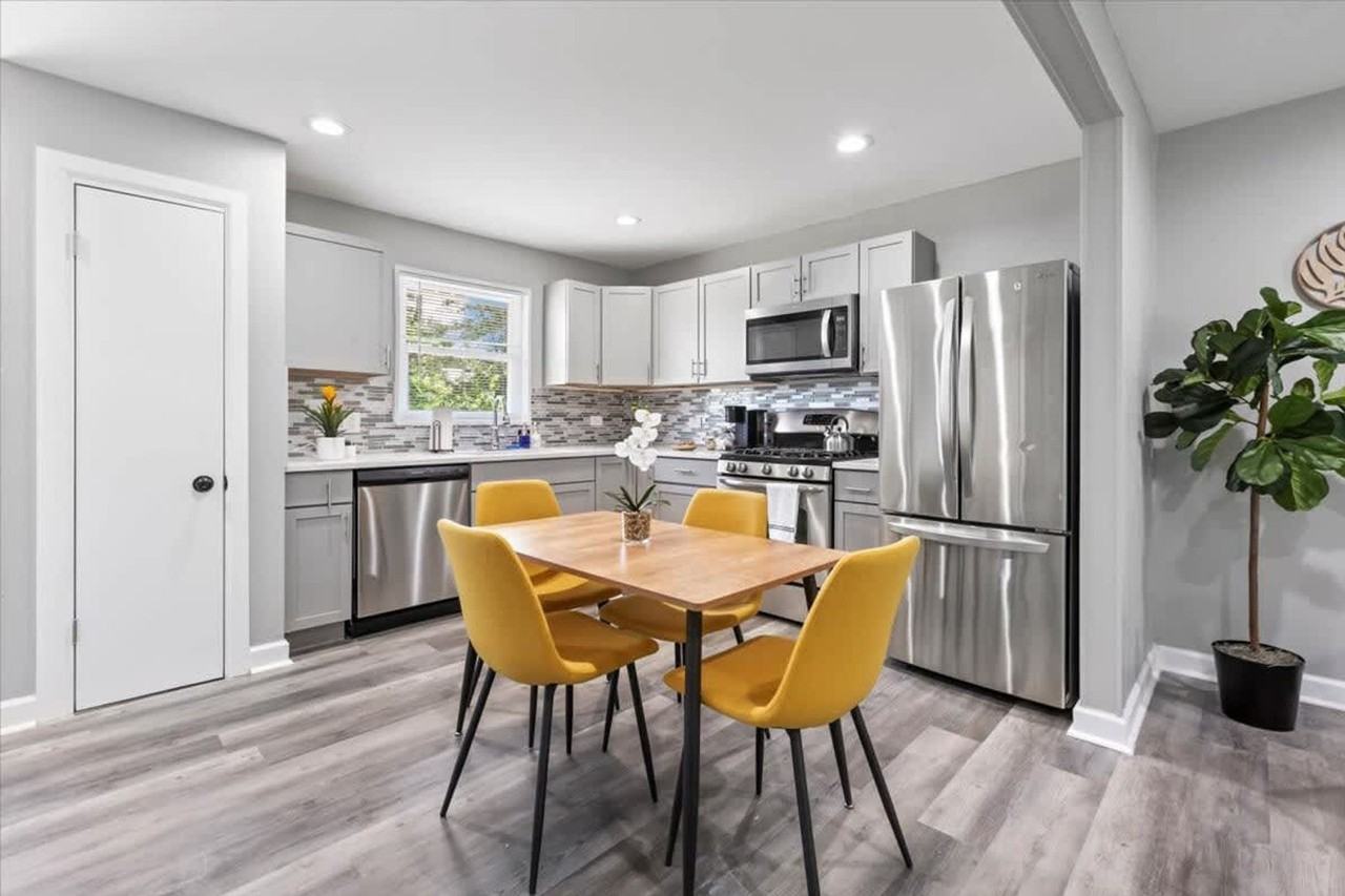 33 Crescent Rd #1237897P - Photo 3 of 17