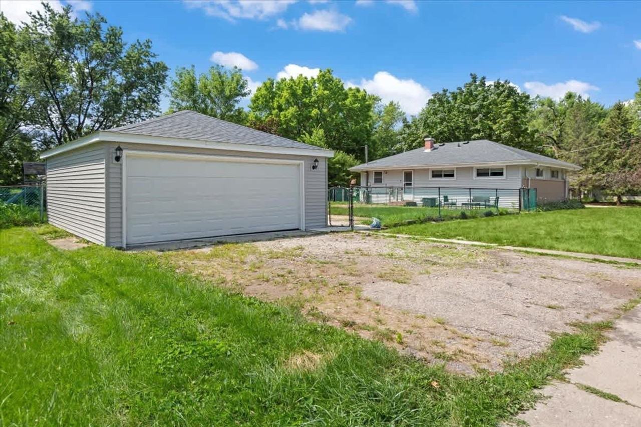 33 Crescent Rd #1237897P - Photo 6 of 17