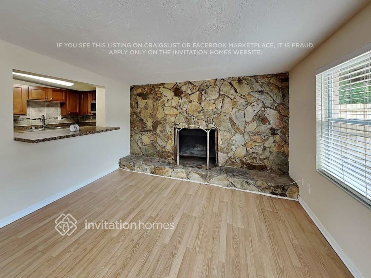 15149 Harding Ave - Photo 3 of 19