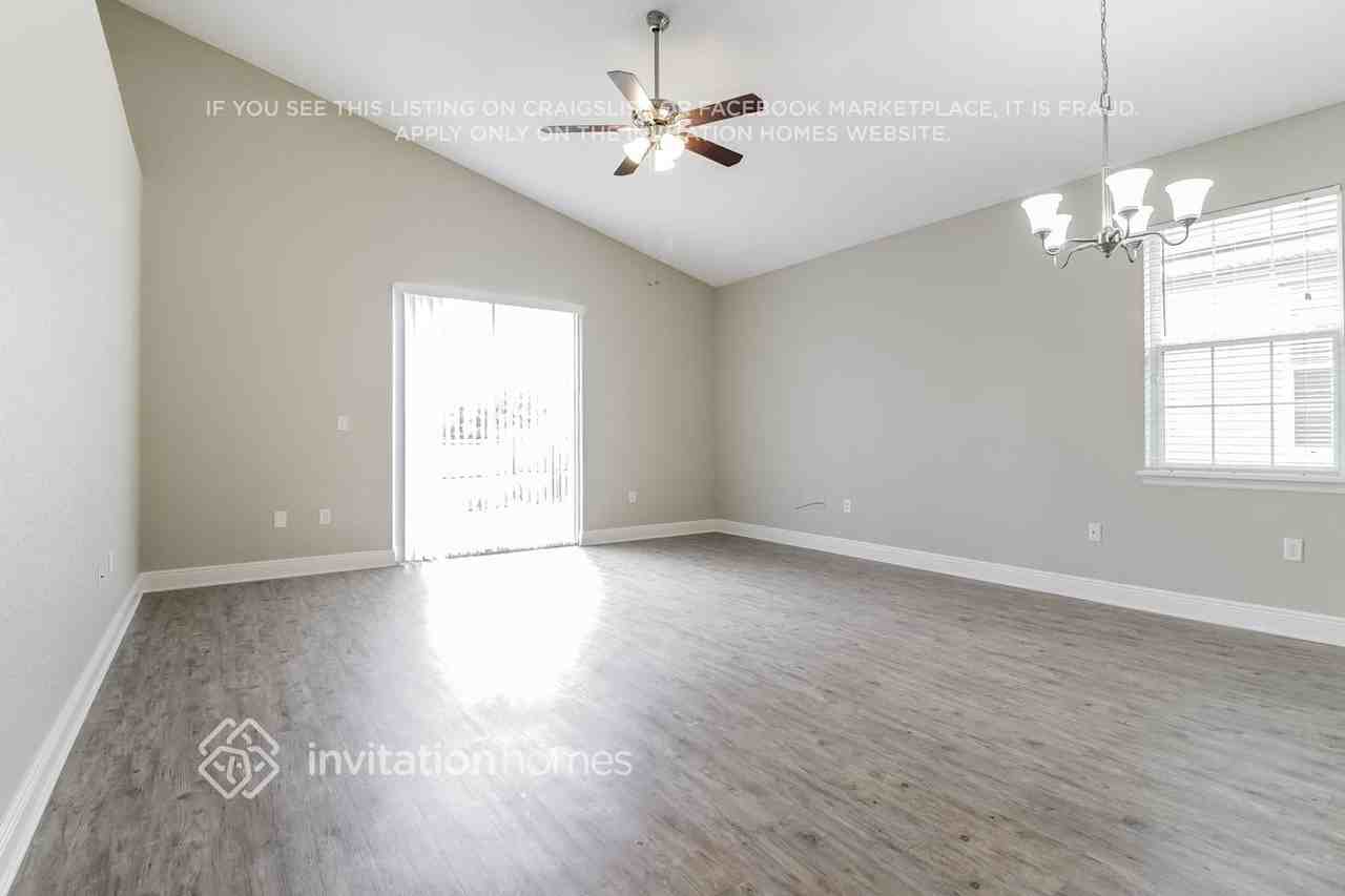 521 Hibiscus Cove Dr - Photo 2 of 13
