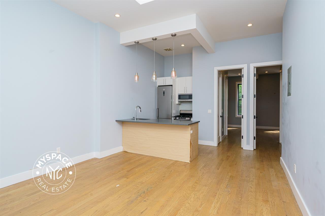 992 Broadway #3 - Photo 4 of 19