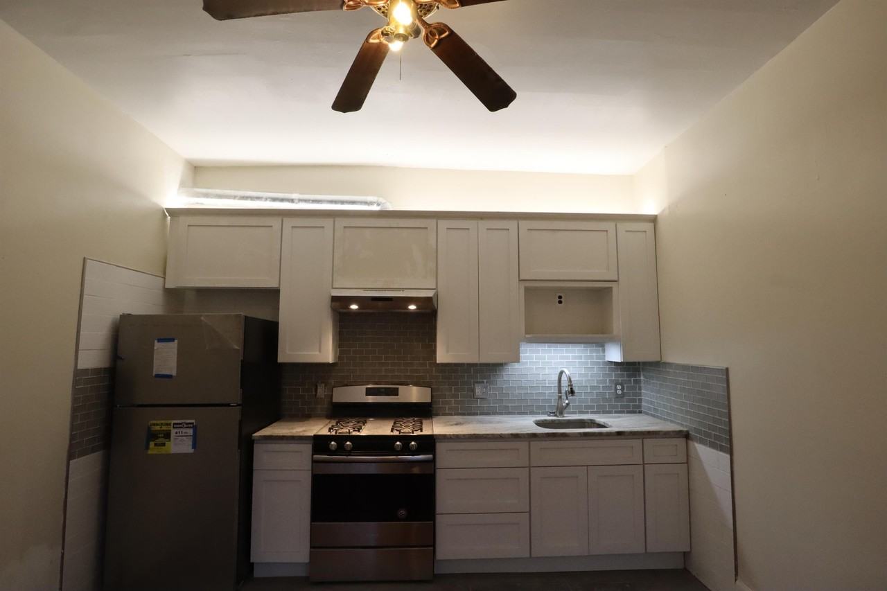 110 S 42nd St #1R - Photo 4 of 17