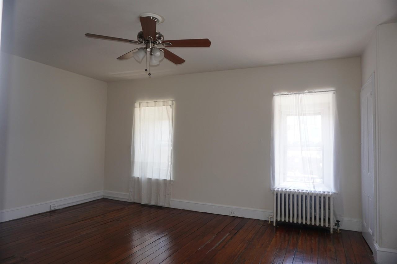 110 S 42nd St #1R - Photo 5 of 17