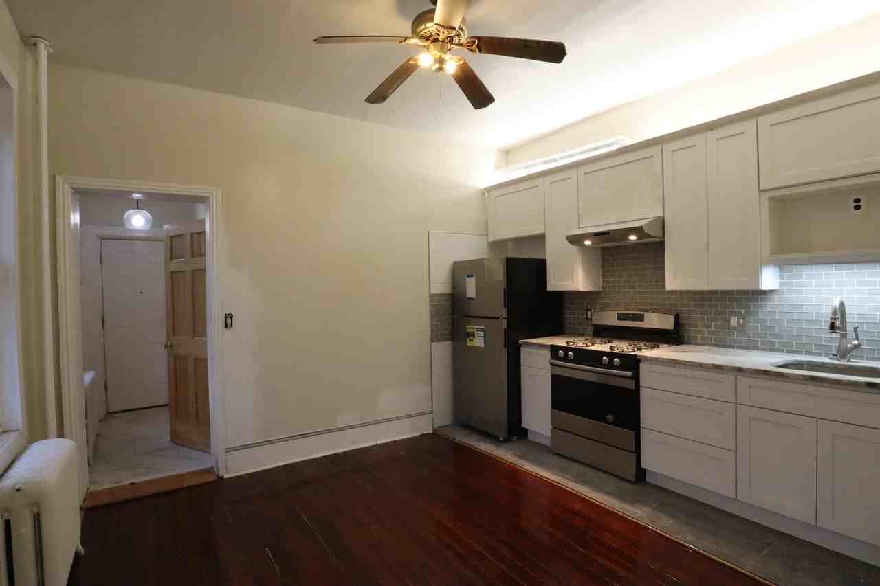 110 S 42nd St #1R - Photo 6 of 17