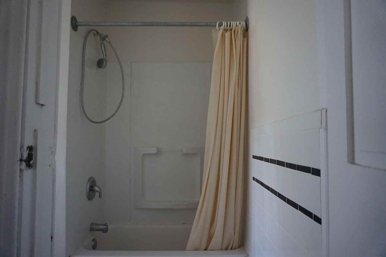 110 S 42nd St #1R - Photo 3 of 17