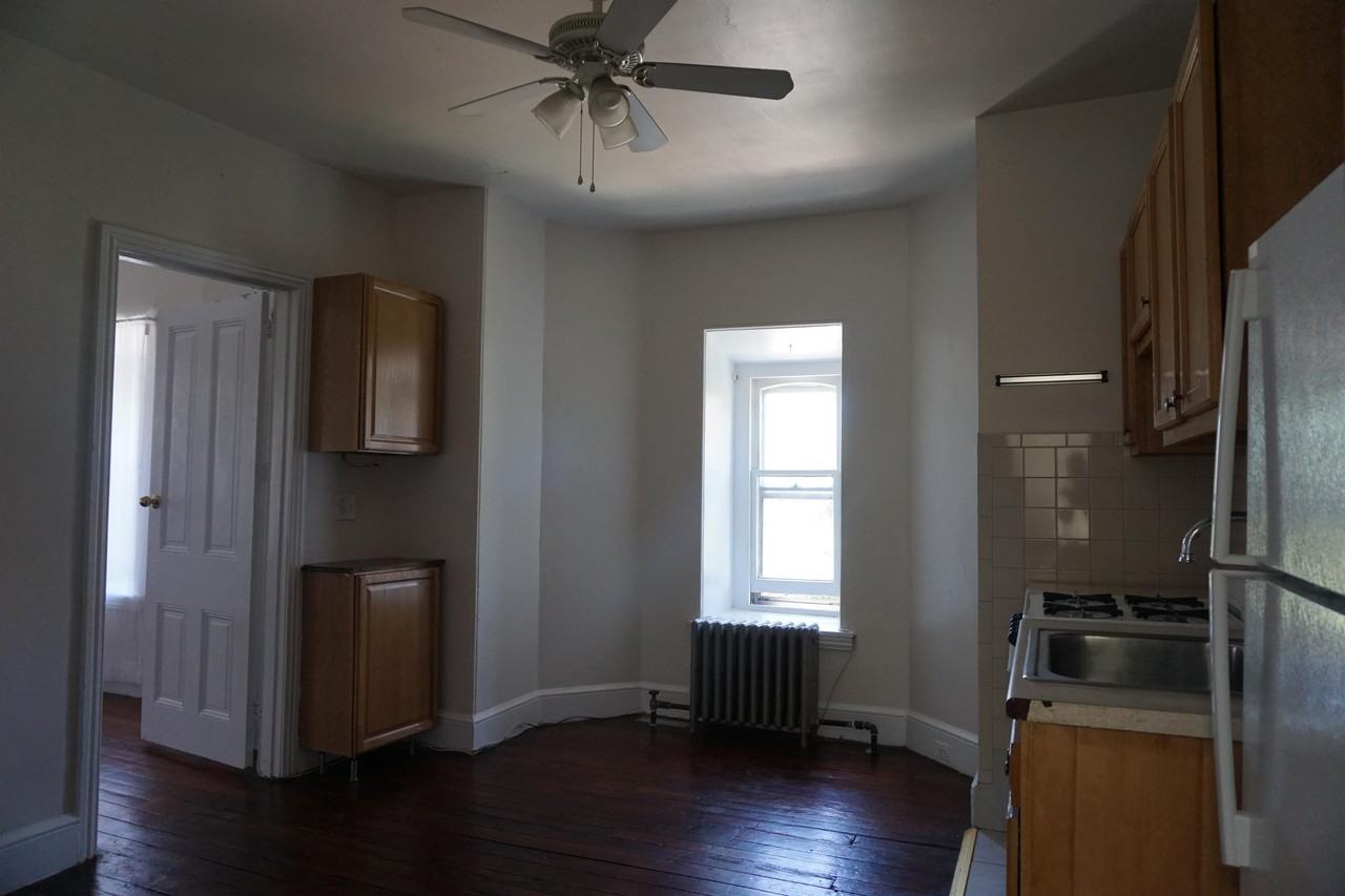 110 S 42nd St #1R - Photo 3 of 17