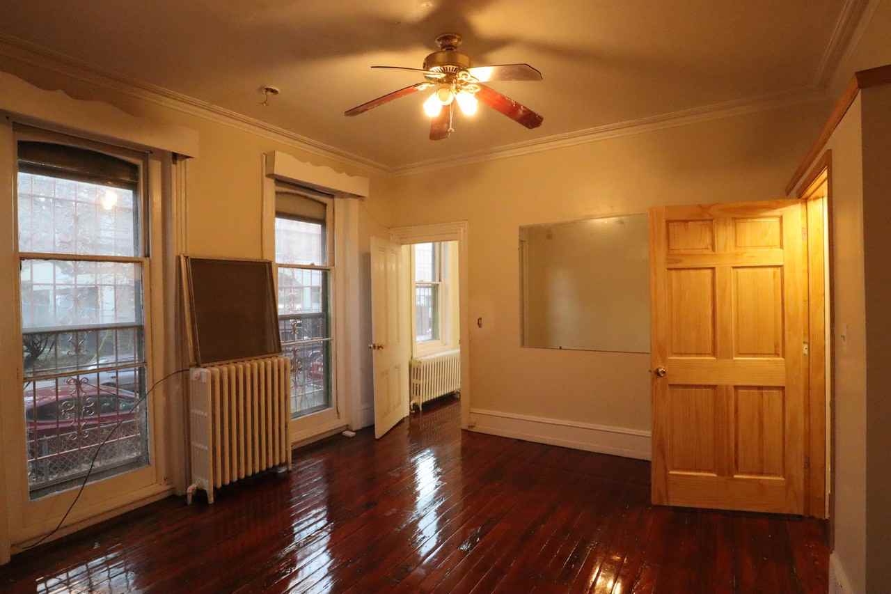 110 S 42nd St #1R - Photo 3 of 17