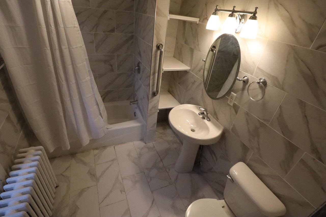 110 S 42nd St #1R - Photo 7 of 17