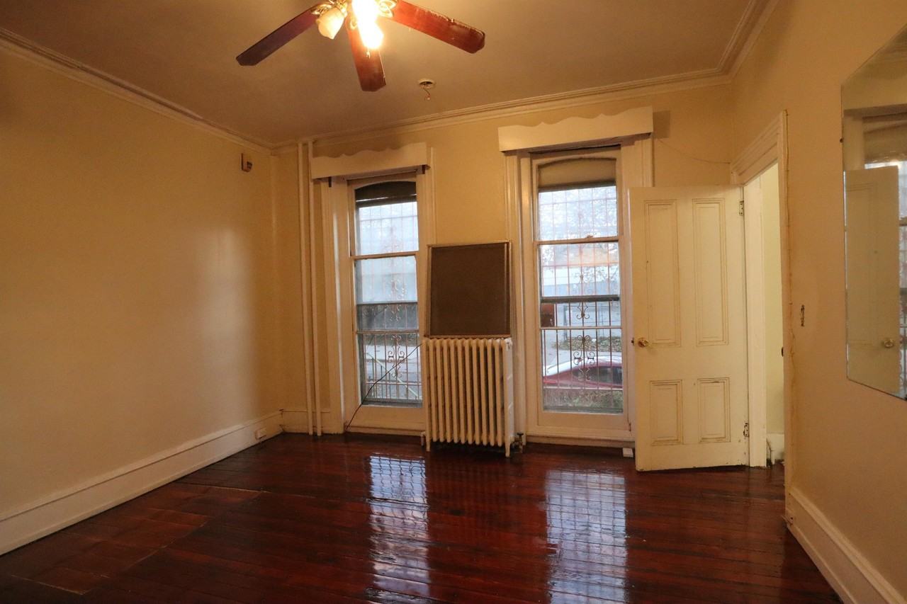 110 S 42nd St #1R - Photo 6 of 17