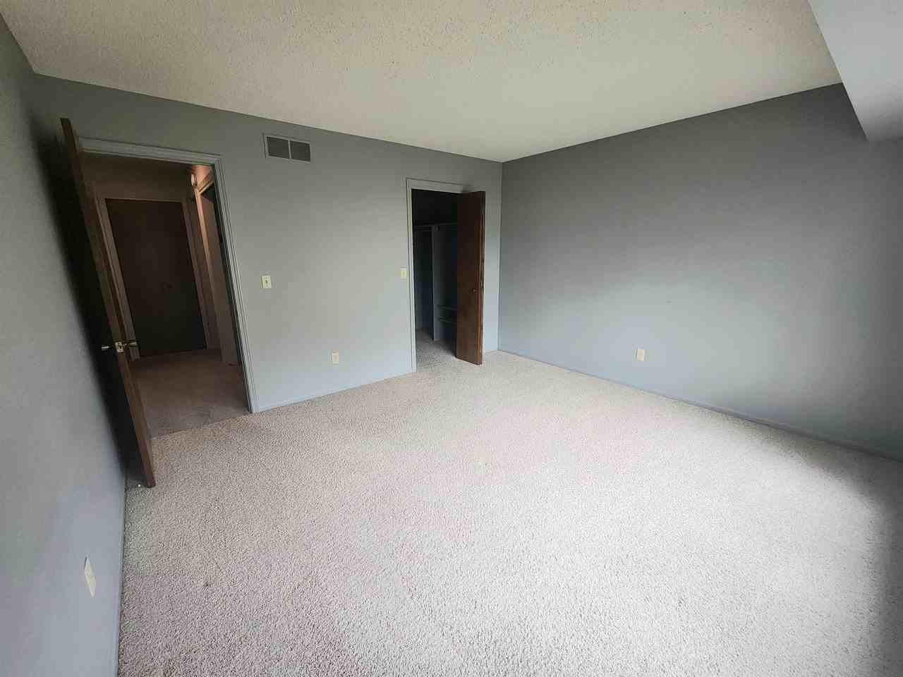 838 York Ave #1 - Photo 3 of 11