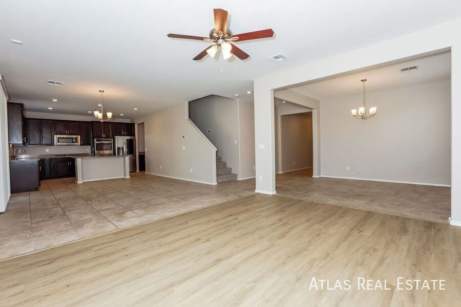 12176 W Chase Ln - Photo 2 of 22