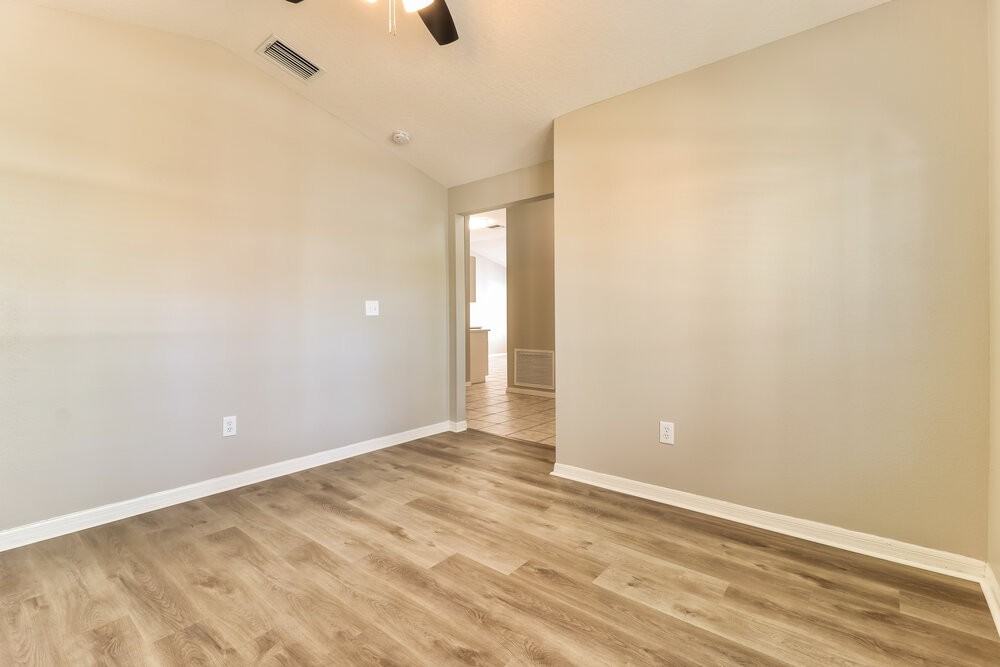 3304 Pin Oak Ln - Photo 3 of 16