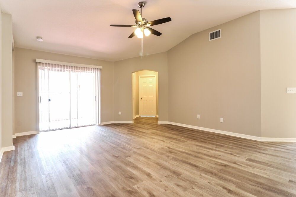 3304 Pin Oak Ln - Photo 4 of 16