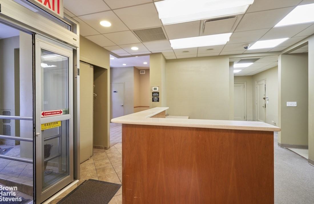 1115 5th Ave #1A - Photo 2 of 7