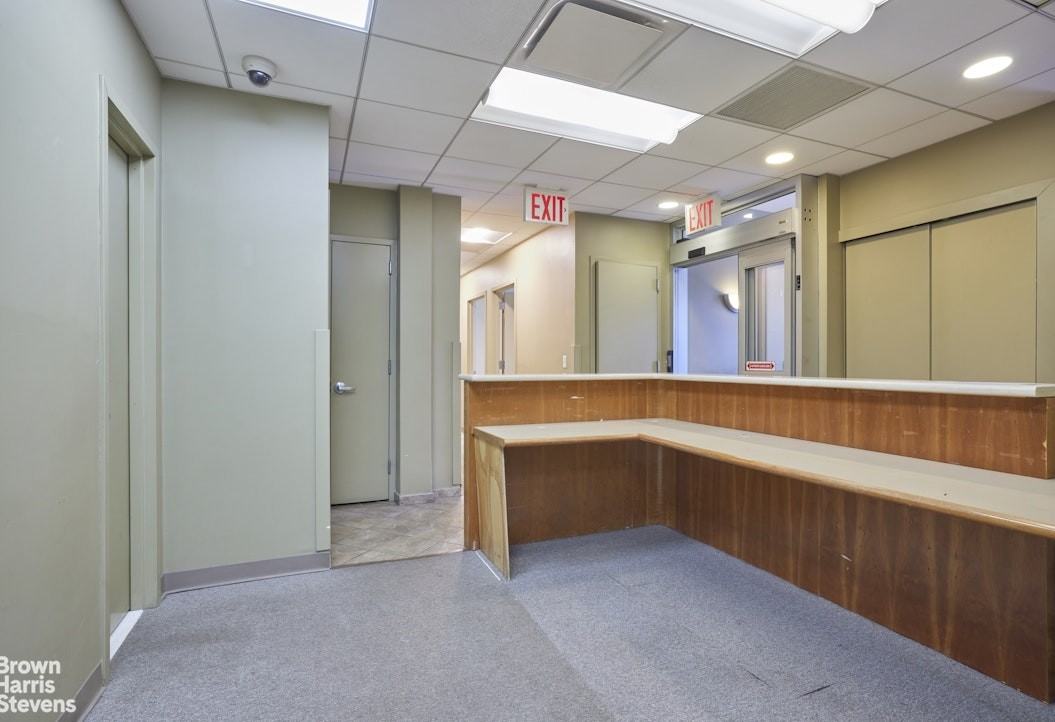 1115 5th Ave #1A - Photo 3 of 7