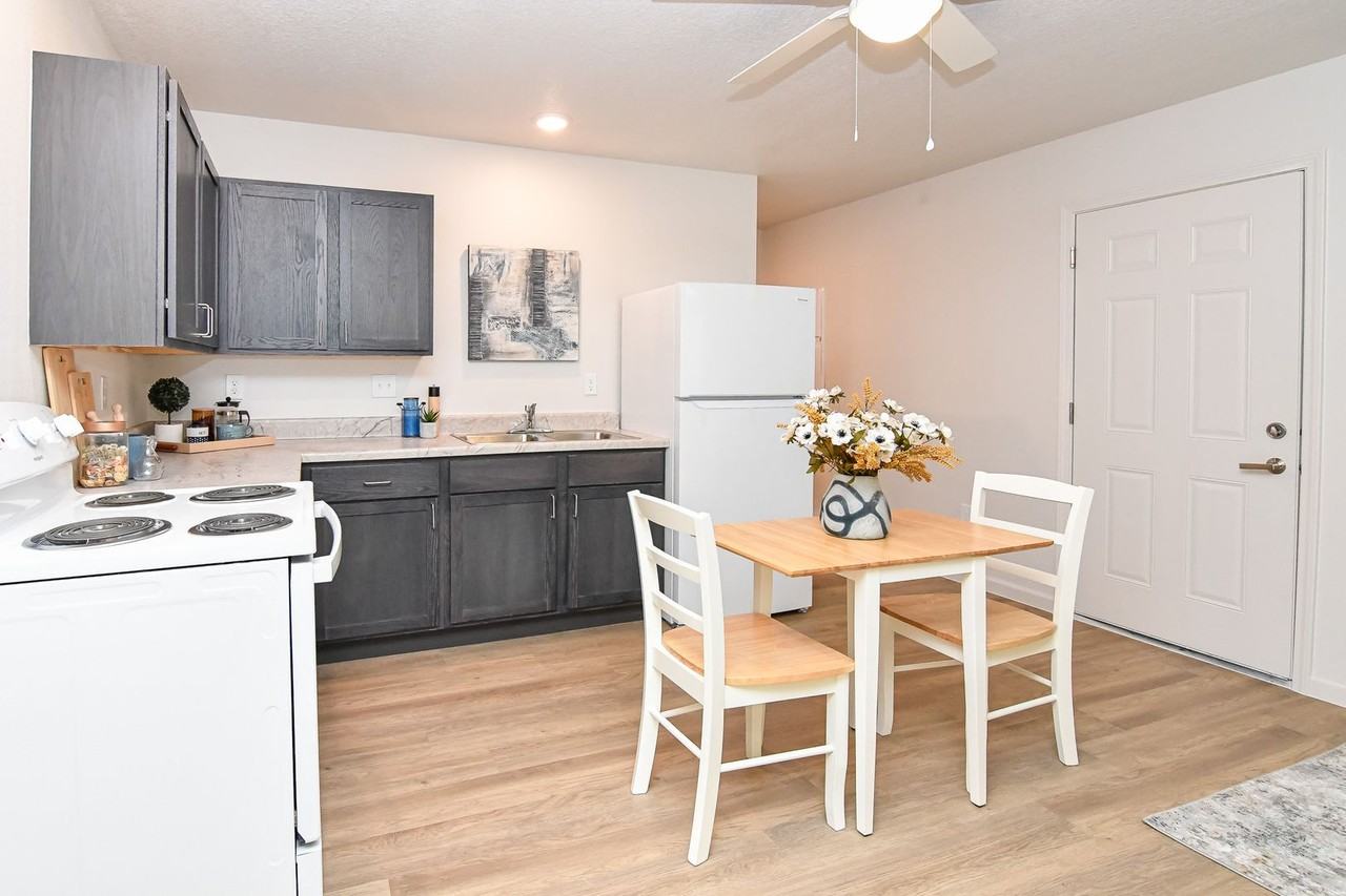 Sunset Pointe - Photo 6 of 35