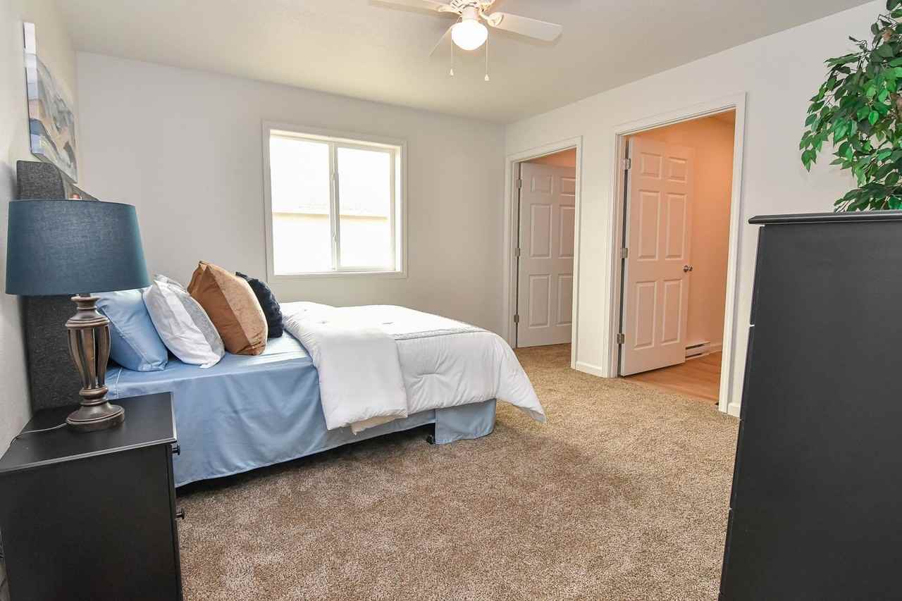 1130 Pearl Rd - Photo 3 of 35