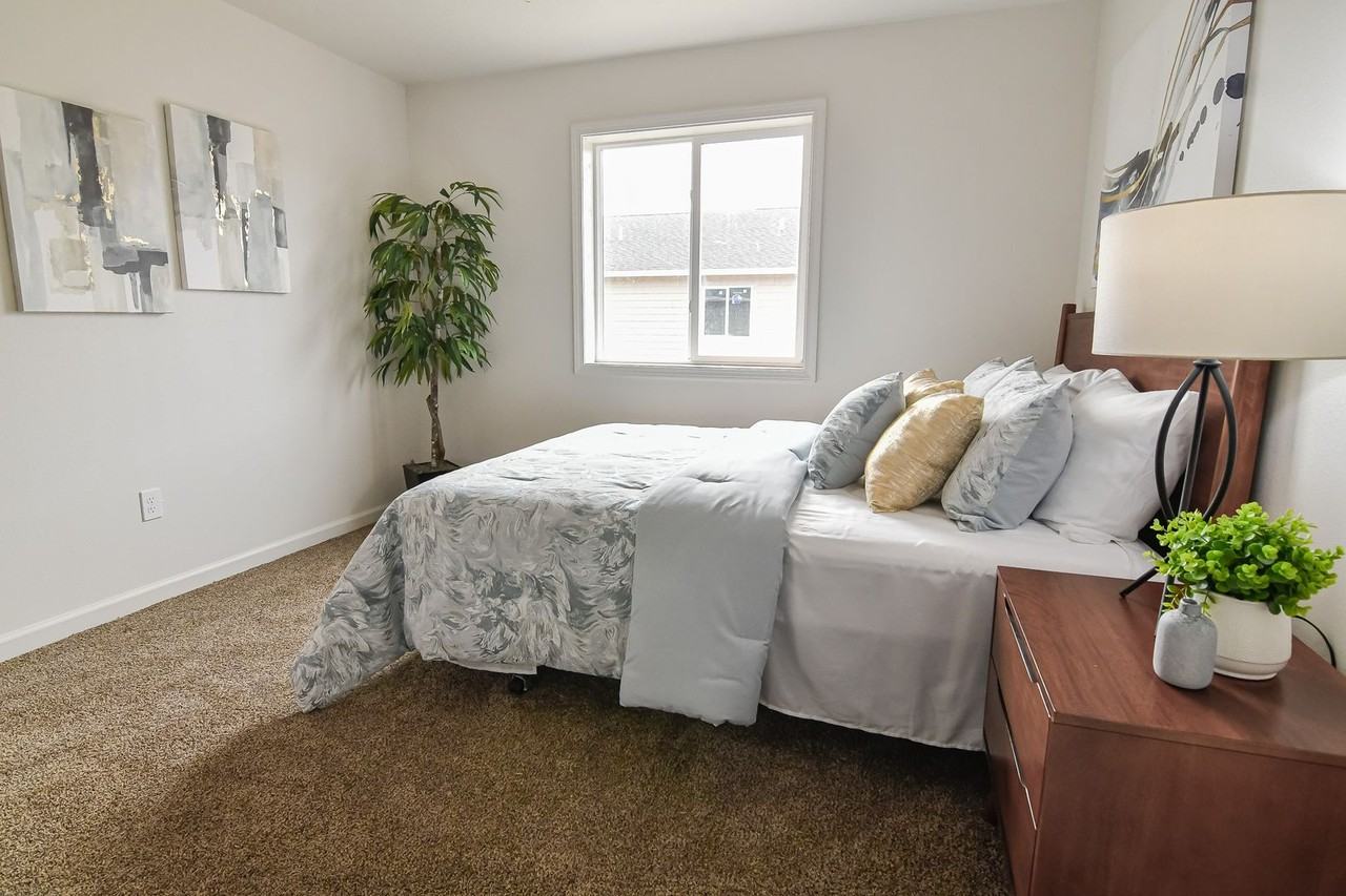 302 Pelican Dr - Photo 2 of 50